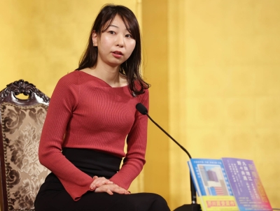 Rie Qudan speaks to reporters in Tokyo on Wednesday after being awarded the Akutagawa Prize.