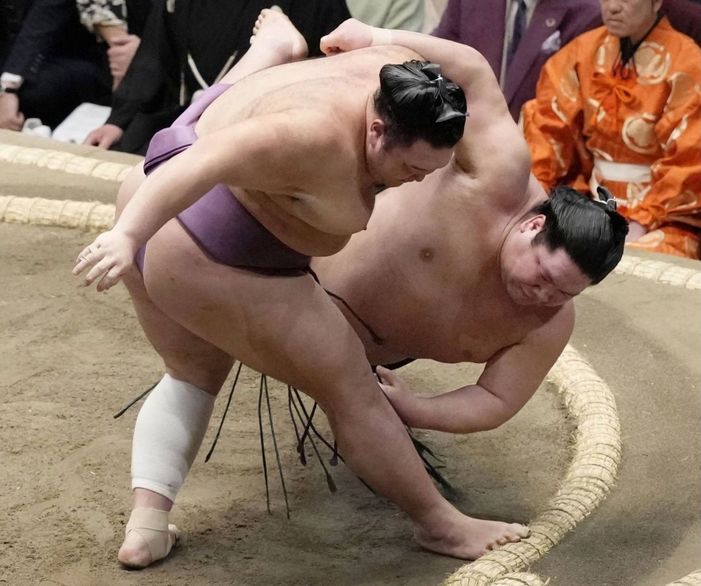 Asanoyama (left) took the outright lead at the New Year Grand Sumo Tournament on Friday in Tokyo with his win over Nishikigi. 