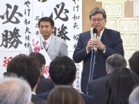 Former LDP Policy Research Council head Koichi Hagiuda (right) speaks in Hachioji, Tokyo, late Sunday night after Kazuo Shiyake won the city's mayoral election. | Kyodo