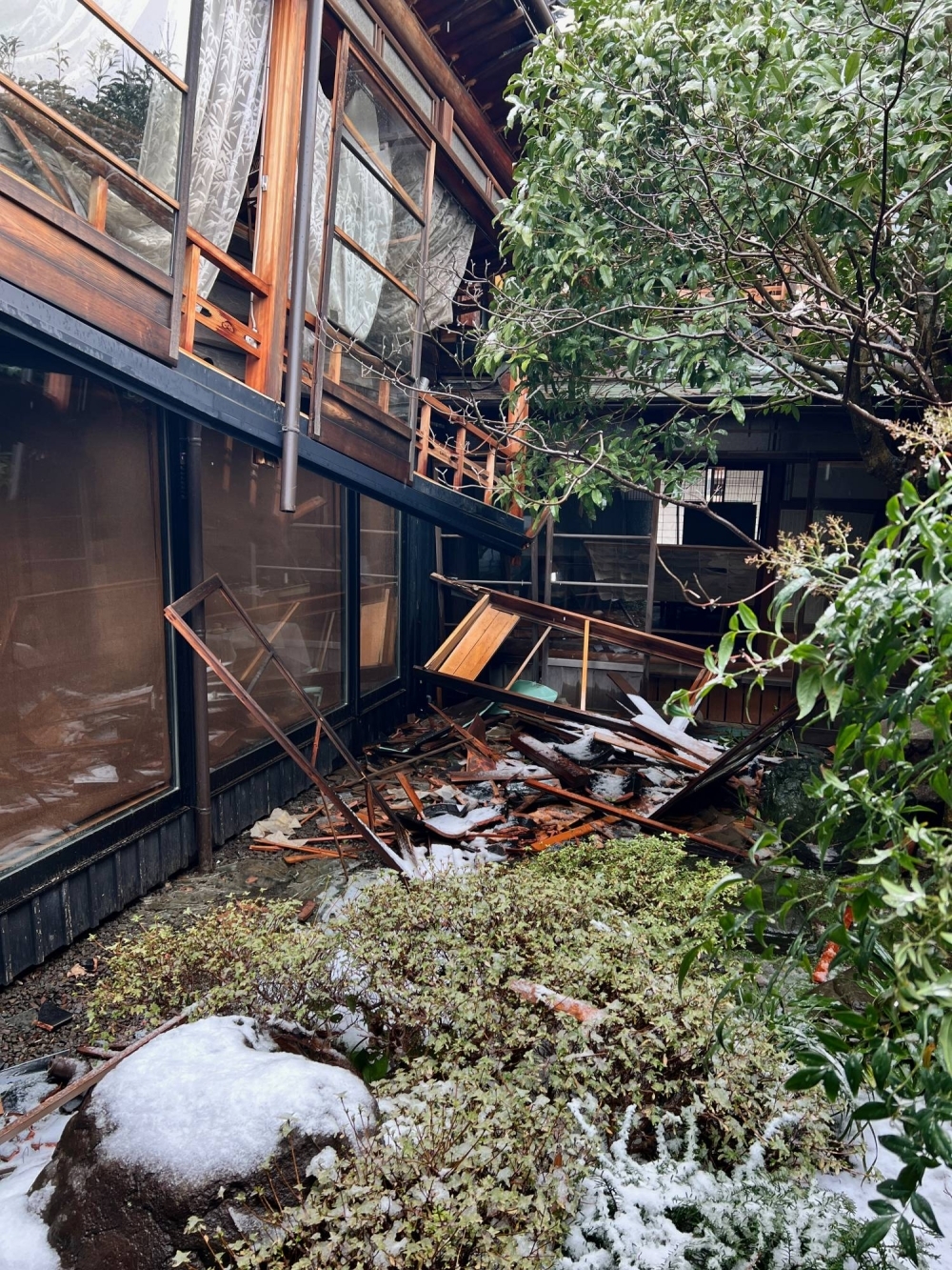 At Ikehata's restaurant, the second floor partially collapsed into the first due to the earthquake.