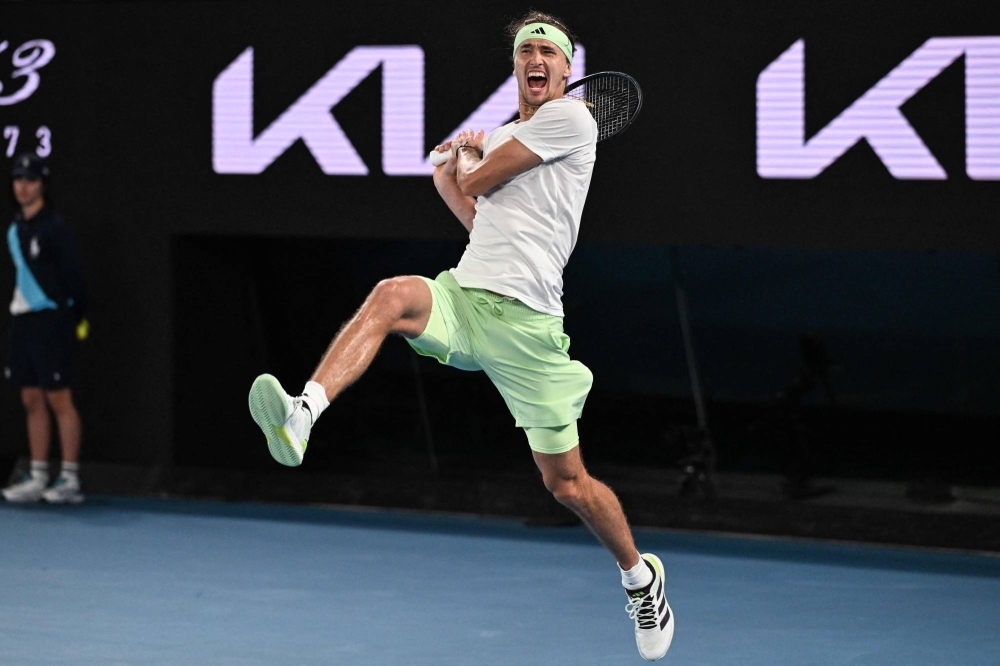 Alexander Zverev stuns Carlos Alcaraz to reach Australian Open