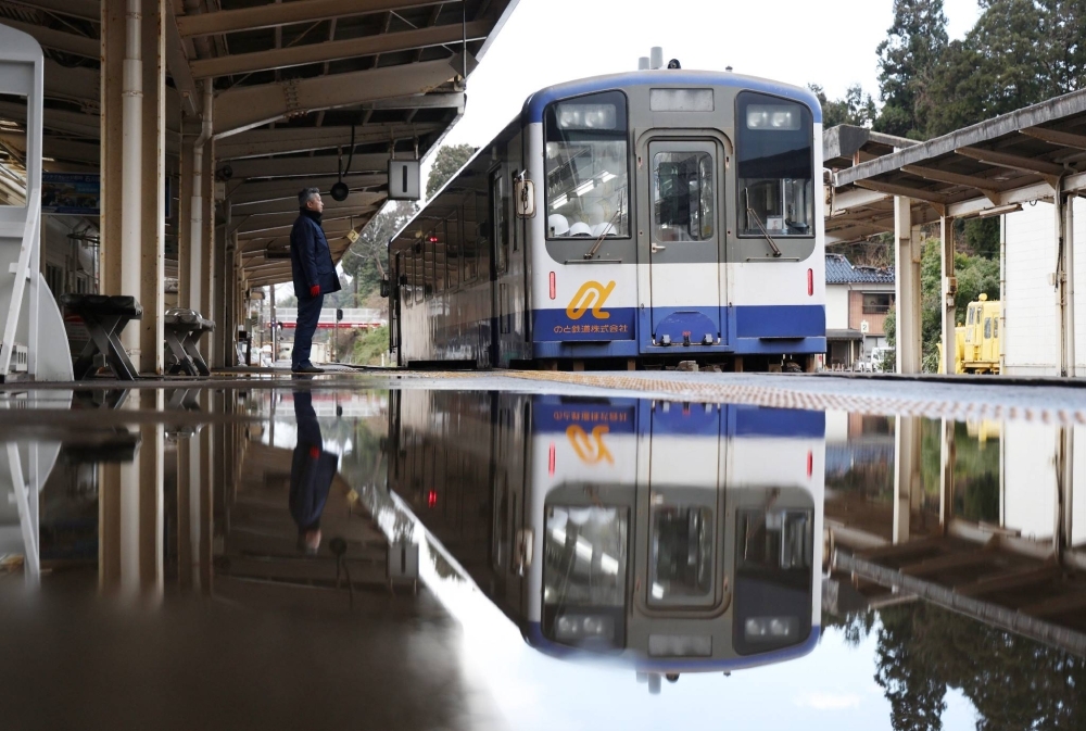 Noto Tetsudo's Anamizu Station in Anamizu, Ishikawa Prefecture, on Jan. 15. The local railway's services have been fully suspended since a powerful New Year's Day earthquake.
