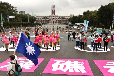 Environment groups gather to oppose a key LNG terminal that threatened a delicate algal reef, in Taipei in December 2021. If Taipower can’t make sufficient progress on clean-energy generation, the island could potentially lose some of its allure as a destination for chip manufacturing.
