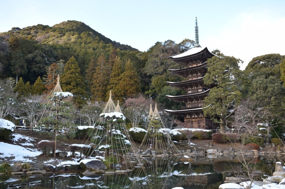 The New York Times praised the "stunning" five-story pagoda at the Rurikoji temple, which has been designated as a national treasure by the government.