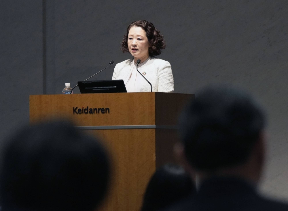 Rengo chief Tomoko Yoshino speaks at a forum in Tokyo on Wednesday.