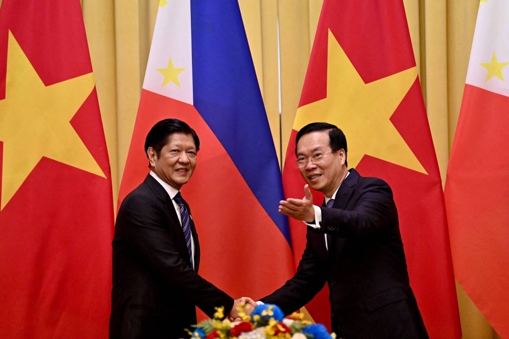 Philippine's Ferdinand Marcos Jr. (left) and Vietnam's President Vo Van Thuong at a welcoming ceremony at the Presidential Palace in Hanoi on Tuesday