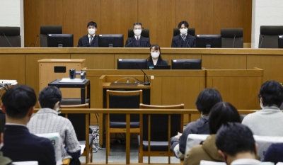 Judges at the Kyoto District Court hear a case involving Yoshikazu Okubo, a doctor accused of the consensual killing of a woman with a fatal neurological disease, on Jan. 11. The court is scheduled to deliver its ruling on March 5.