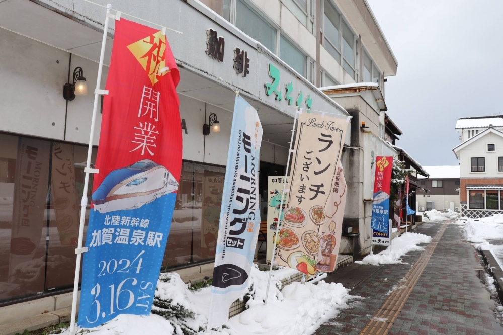 The Kissa Mitikusa cafe in front of JR Kagaonsen Station in Kaga, Ishikawa Prefecture, is facing a plunge in visitors.