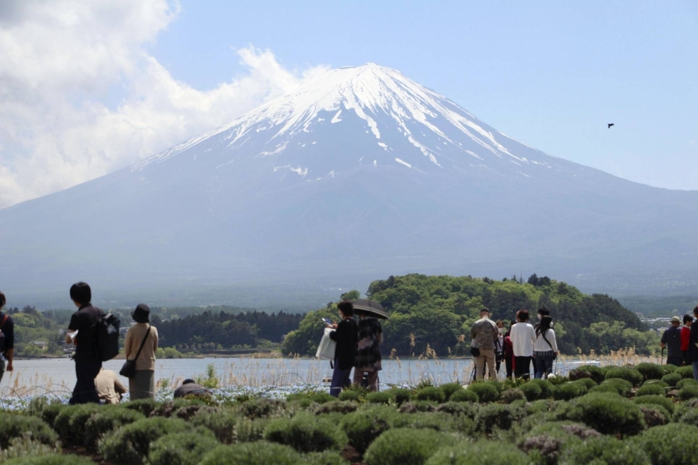 The planned fee is separate from the ¥1,000 that climbers are currently asked to pay voluntarily in the name of supporting the upkeep of Mount Fuji, a UNESCO World Cultural Heritage site.