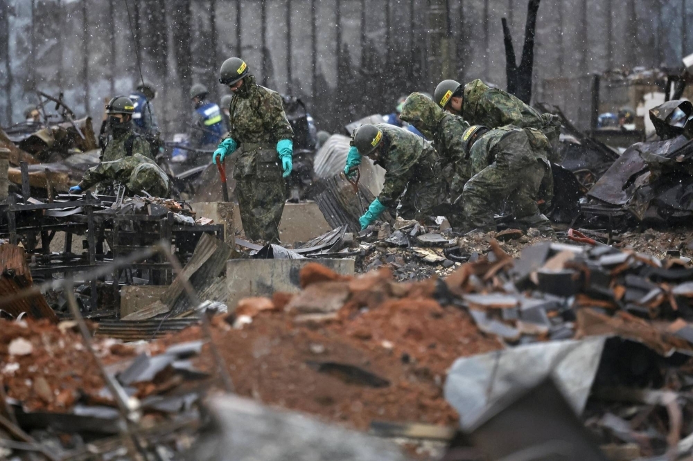 Members of the Self-Defense Forces engage in search operations in Wajima, Ishikawa Prefecture, on Jan. 13.