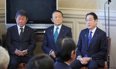 Liberal Democratic Party Secretary-General Toshimitsu Motegi (from left), Vice President Taro Aso and Prime Minister Fumio Kishida attend a party meeting on Jan. 26.
