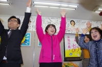 Akira Ogawa (center) celebrates her win in the Maebashi mayoral election in Gunma Prefecture on Sunday. | JIJI
