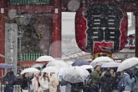 Snow falls outside Sensoji Temple in Tokyo on Monday.   | Kyodo
