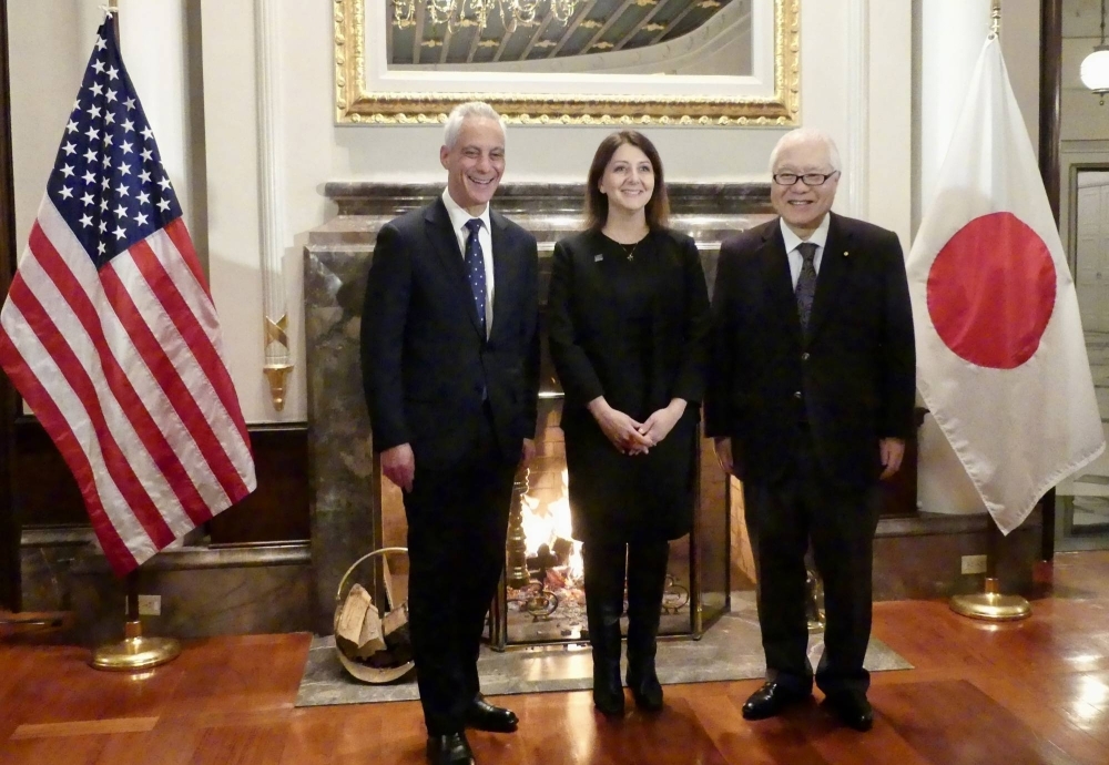 U.S. Ambassador to Japan Rahm Emanuel (left), U.S. Centers for Disease Control and Prevention Director Mandy Cohen (center) and health minister Keizo Takemi attend a ceremony to mark the opening of the U.S. agency's East Asia and Pacific regional office in Tokyo on Monday.