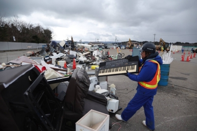 Disaster waste from a New Year's Day quake on the Noto Peninsula is carried into a temporary storage site in Nanao, Ishikawa Prefecture, on Jan. 15.