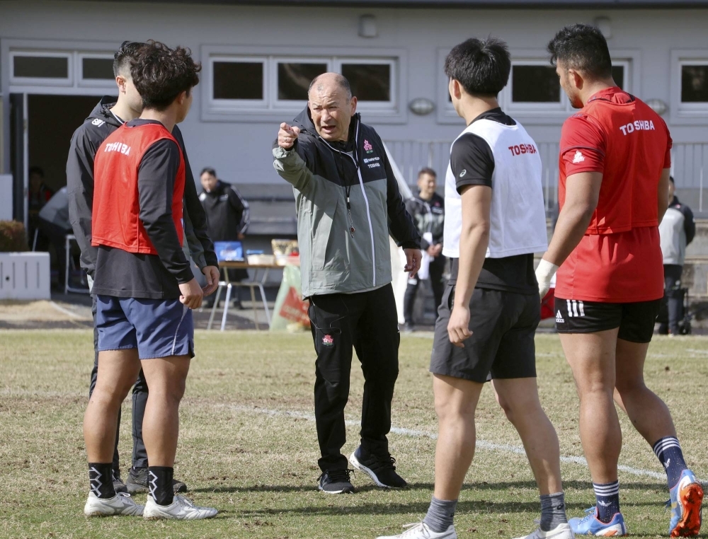 Brave Blossoms head coach Eddie Jones gives instructions to players at a training camp in Fukuoka on Wednesday. 