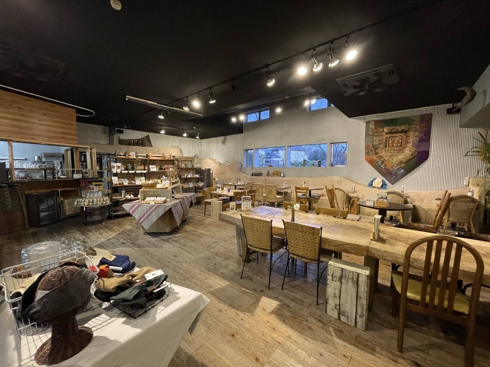 The spacious Cafe Slow in Kokubunji, west Tokyo, accepts community currencies from throughout Japan, in addition to the local “bunji” and its own version, the “namake.”