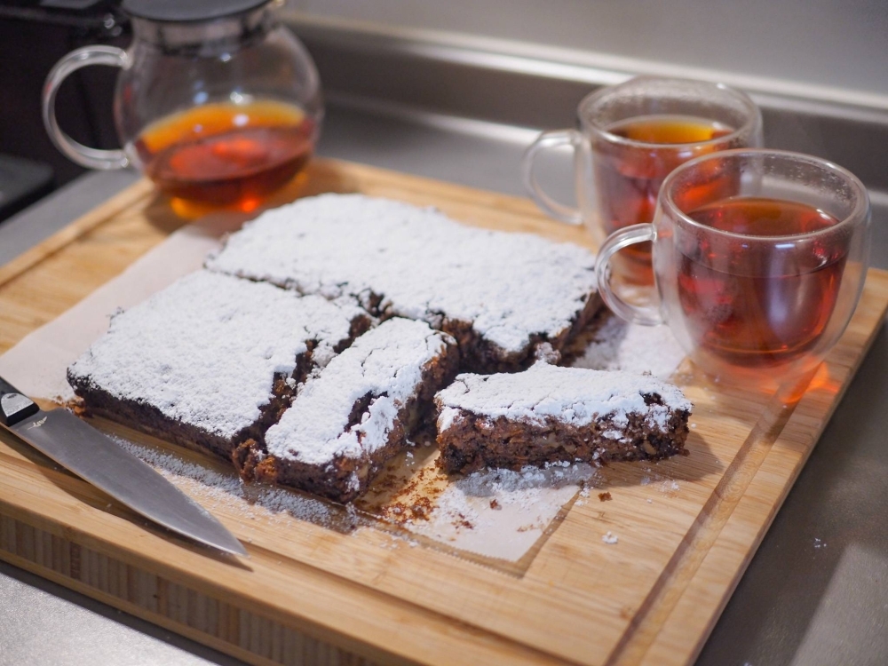 The term “snacking cake” has an adorable je ne sais quoi.