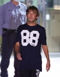 Yoshikazu Higashitani, who goes by the name GaaSyy, leaves the Tokyo Detention House on Sept. 21 after being released on bail. | Jiji
