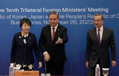 Foreign Minister Yoko Kamikawa (left), South Korea's then-Foreign Minister Park Jin (center) and Chinese Foreign Minister Wang Yi arrive for a trilateral foreign ministers' meeting in Busan, South Korea, in November.