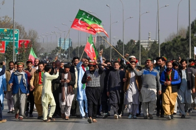 Supporters of Khan's Pakistan Tehreek-e-Insaf (PTI) Party block the Peshawar to Islambad highway on Sunday in protest against the alleged skewing of election results in Pakistan's national election.

 