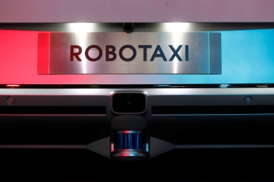 Monet Technologies' robotaxi service, partly designed to address serious shortages of taxi drivers, will use vehicles based on Toyota's Sienna minivan.
