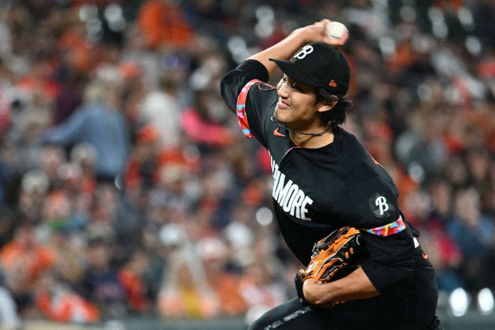Shintaro Fujinami pitches for the Orioles in Baltimore, Maryland, on Sept. 29, 2023. Fujinami signed with the Mets as a free agent on Wednesday.