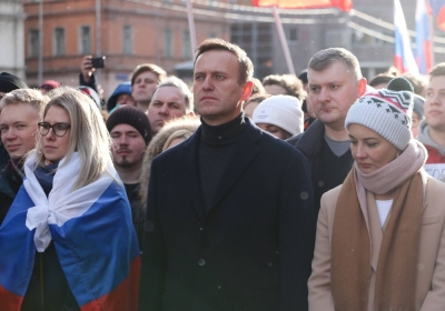 Alexei Navalny, who Russian authorities say died on Friday, attends a 2019 rally in Moscow with his wife, Yulia Navalnaya (right), in memory of murdered dissident Boris Nemtsov.
