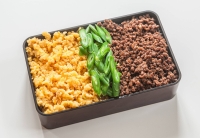 This simple bento recipe is perfect for meal prepping, school lunches and any other meal where you want maximum flavor for minimum effort. | MAKIKO ITOH
