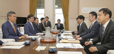 Lower House Budget Committee executives discuss next week's schedule in Tokyo on Thursday.