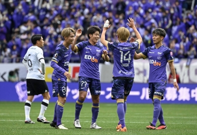 Sanfrecce Hiroshima opened the J. League's top-flight season with a win over Urawa Reds in Hiroshima on Friday.