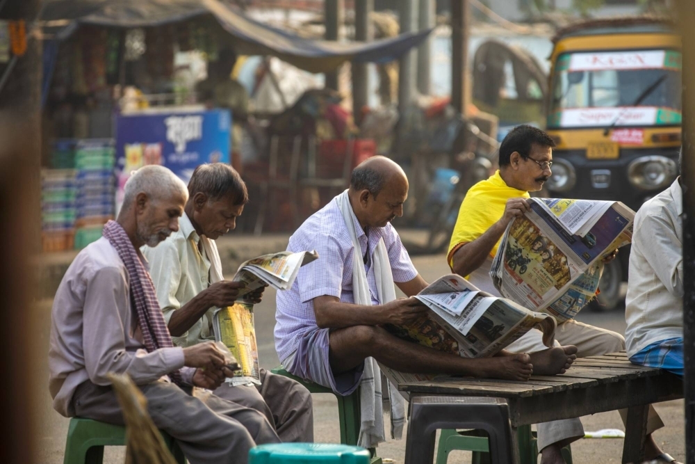 People read newspapers at a roadside tea stall in Patna, Bihar, India. Newsrooms are being reshaped, journalists say, by India’s richest press barons, many of whom are close to the ruling party and depend on millions of advertising dollars from the government.