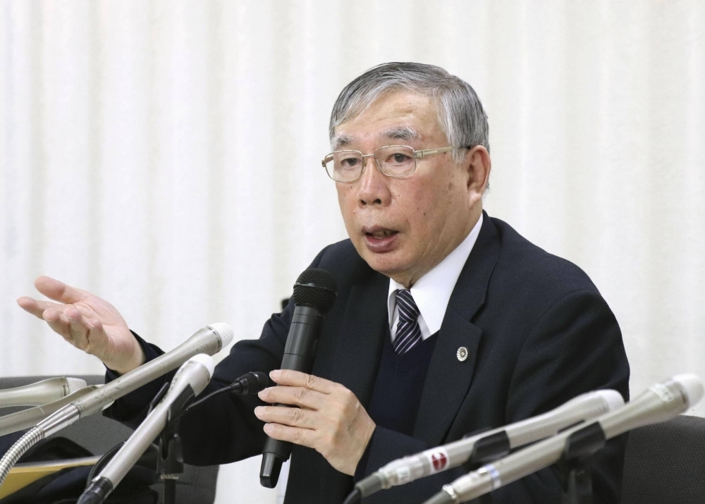 Lawyer Hiroshi Kawahito, who represents the bereaved family of a Takarazuka Revue member who died last year, speaks during a news conference in Tokyo on Tuesday. 