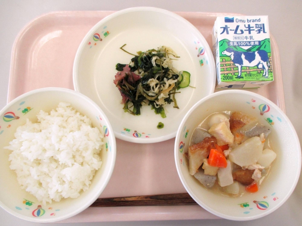 School lunch served to children of an elementary school in Miyama, Fukuoka Prefecture, on Monday. A 7-year-old boy died after choking on what is believed to have been a boiled quail egg while having lunch at his school.