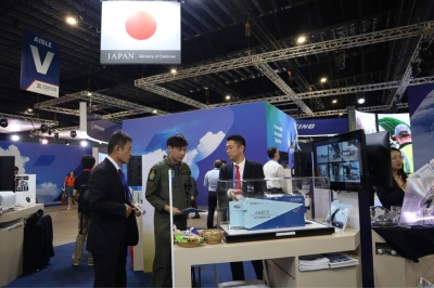 Japan-made defense products on display at the Singapore Airshow on Feb. 23. Japan’s revision of its defense export guidelines is critical for the development of a next-generation fighter jet with the U.K. and Italy.
