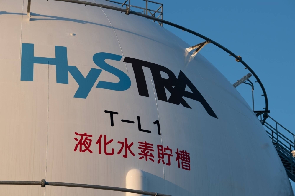 A hydrogen storage tank at the liquefied hydrogen receiving terminal on Kobe Airport Island in Kobe in October 2020. Japan’s plan to facilitate the research and development of hydrogen co-firing has been criticized by a number of environmental groups who see it as a move to prolong the life of coal-fired plants.