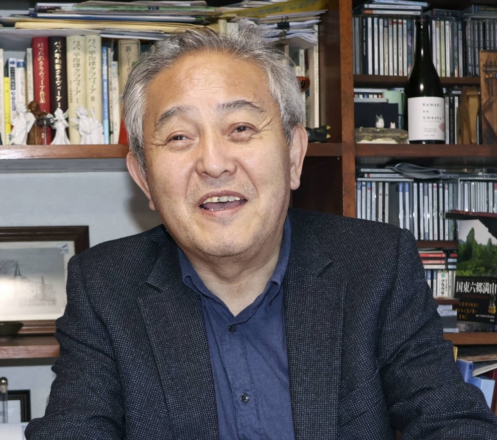 Masahide Miyasaka, a visiting professor at Nagasaki Junshin Catholic University, says he appreciates the ordinary world painted by Kawahara Keiga.
