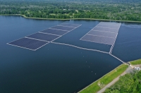 Floating solar panels at the Canoe Brook water treatment plant in Short Hills, New Jersey | Bloomberg