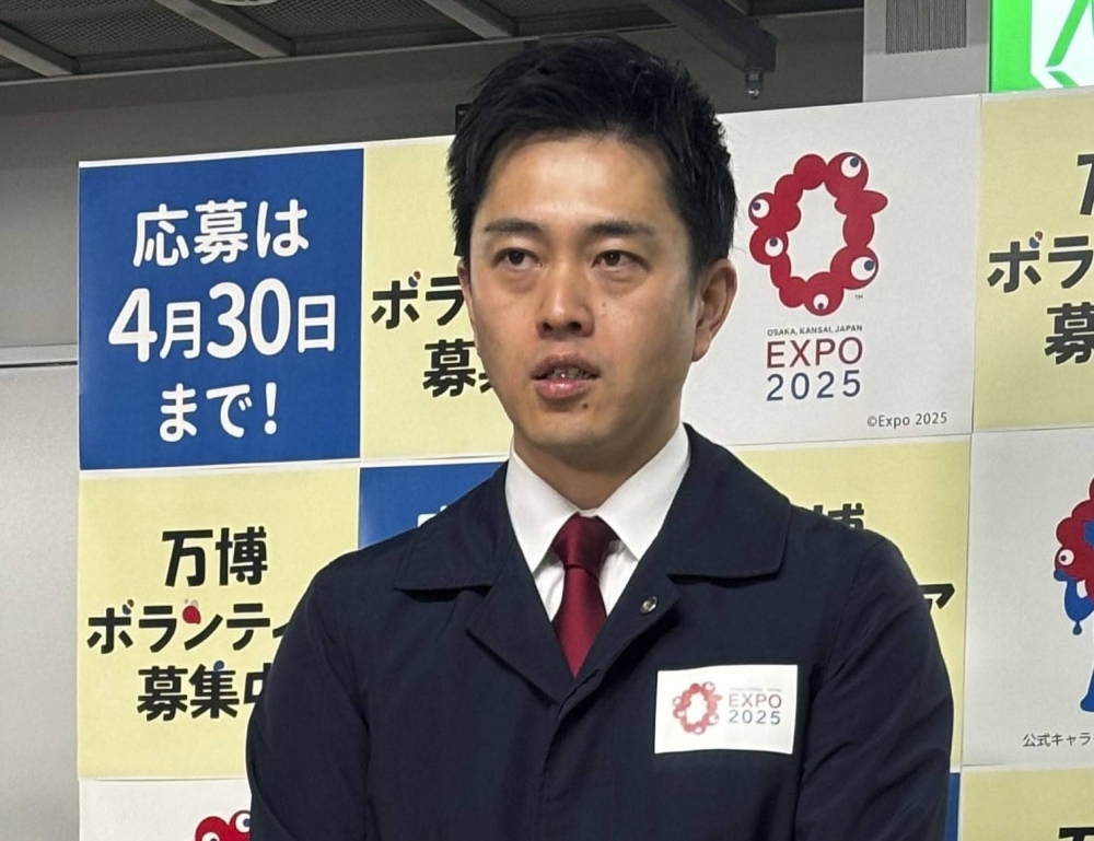 Osaka Gov. Hirofumi Yoshimura said an expert panel will finalize details of the proposed fee for foreign tourists in April.