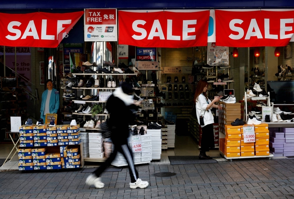 Japan's economy stumbled into a recession in the October-December quarter last year on weak domestic demand, preliminary estimates have shown. 