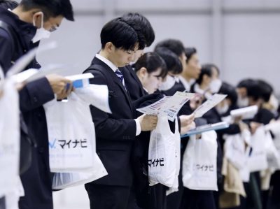 University students participate in a job hunting seminar in Yokohama on March 1. Japan is ranked last among 38 countries in the OECD for its proportion of female graduates in STEM fields.