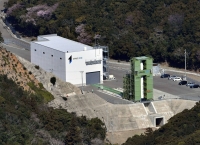 Space One readies its KAIROS small rocket for launch on Saturday morning in Kushimoto, Wakayama Prefecture. The launch was postponed later that morning. | KYODO