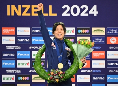 Miho Takagi celebrates during the women's sprint medal ceremony at the ISU World Speedskating All-round & Sprint Championships