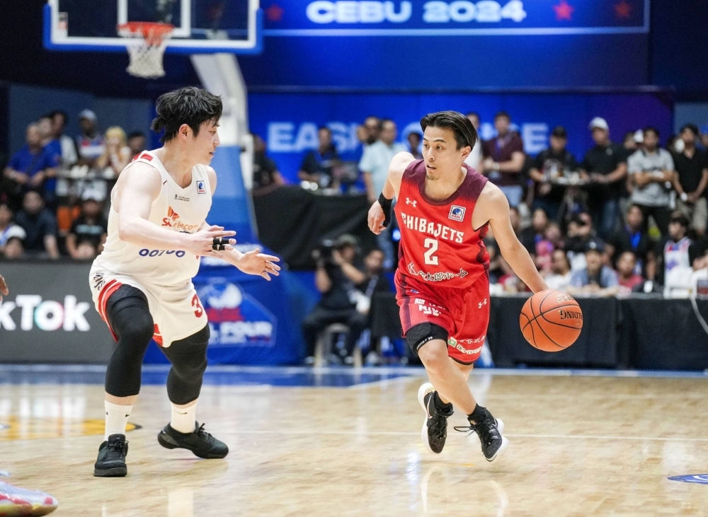 Guard Yuki Togashi dribbles during the Jets' win over the SK Knights in the  East Asia Super League final in Cebu on Sunday.