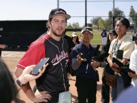 Trevor Bauer speaks to reporters after pitching for the Asian Breeze in an exhibition in Glendale, Arizona, on Sunday. | KYODO