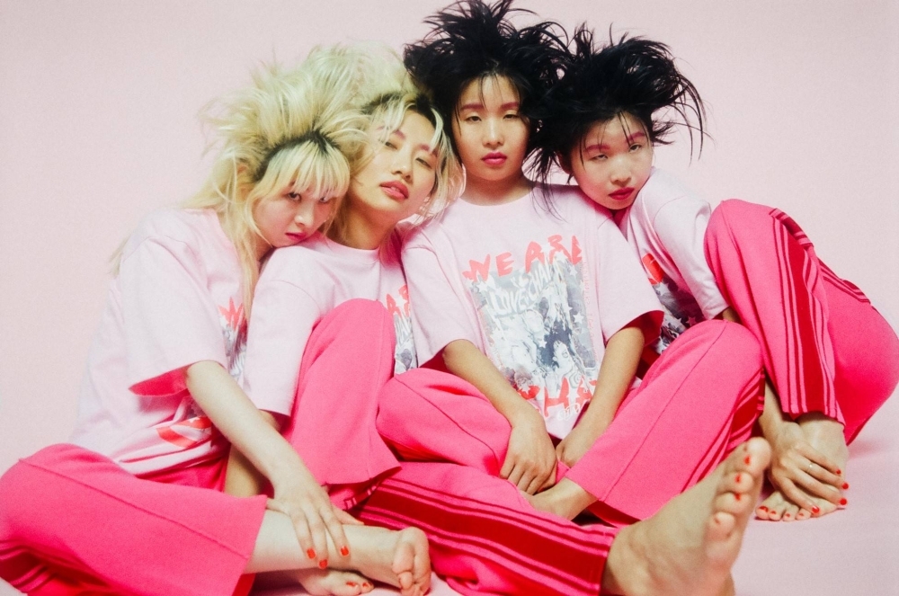 Rock quartet Chai gained attention from fans and media in the late 2010s for its “neo kawaii” concept, which focused on self-confidence and celebrated individuality.