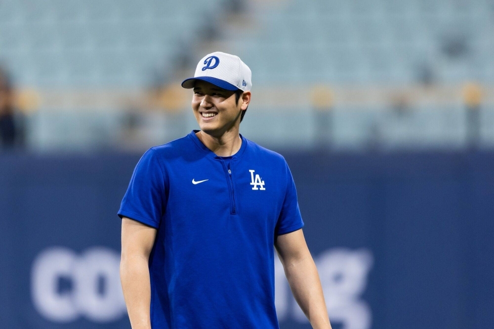 Shohei Ohtani works out with his Dodgers teammates in Seoul on Saturday ahead of the team's two-game opening series against the Padres next week. 