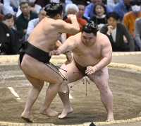 Takanosho shoves out Kirishima on Saturday in Osaka, continuing the ozeki's run of bad form during the Spring Grand Sumo Tournament.  | Kyodo 