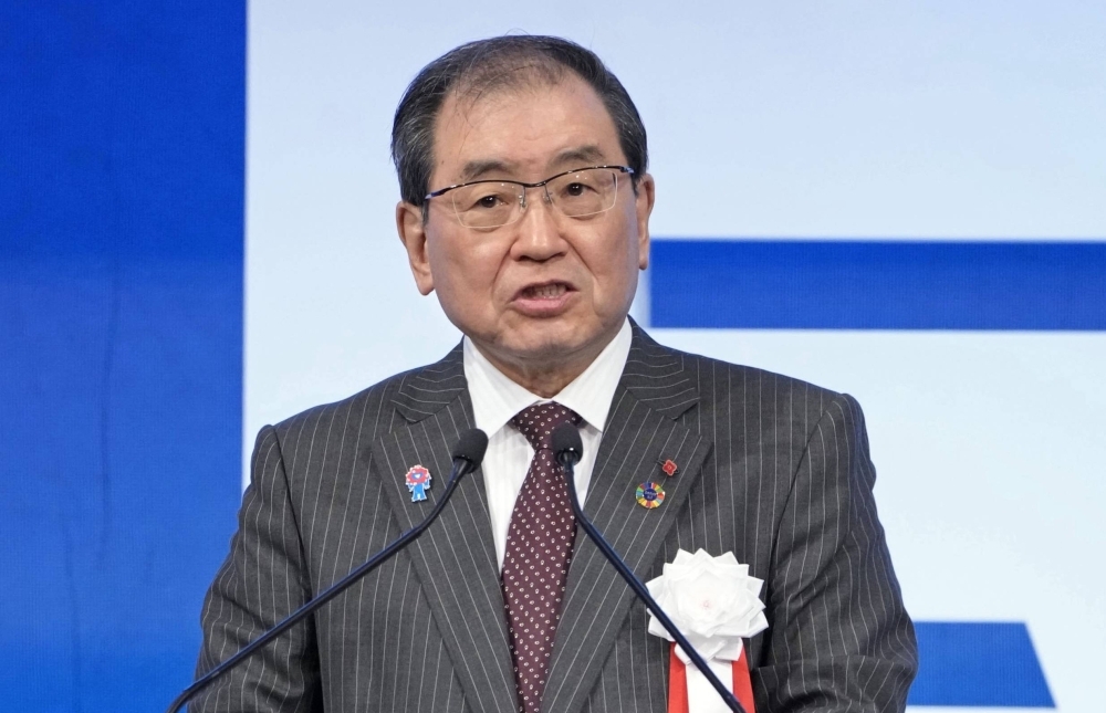 Keidanren chief Masakazu Tokura addresses the Liberal Democratic Party's annual convention in Tokyo on Sunday.