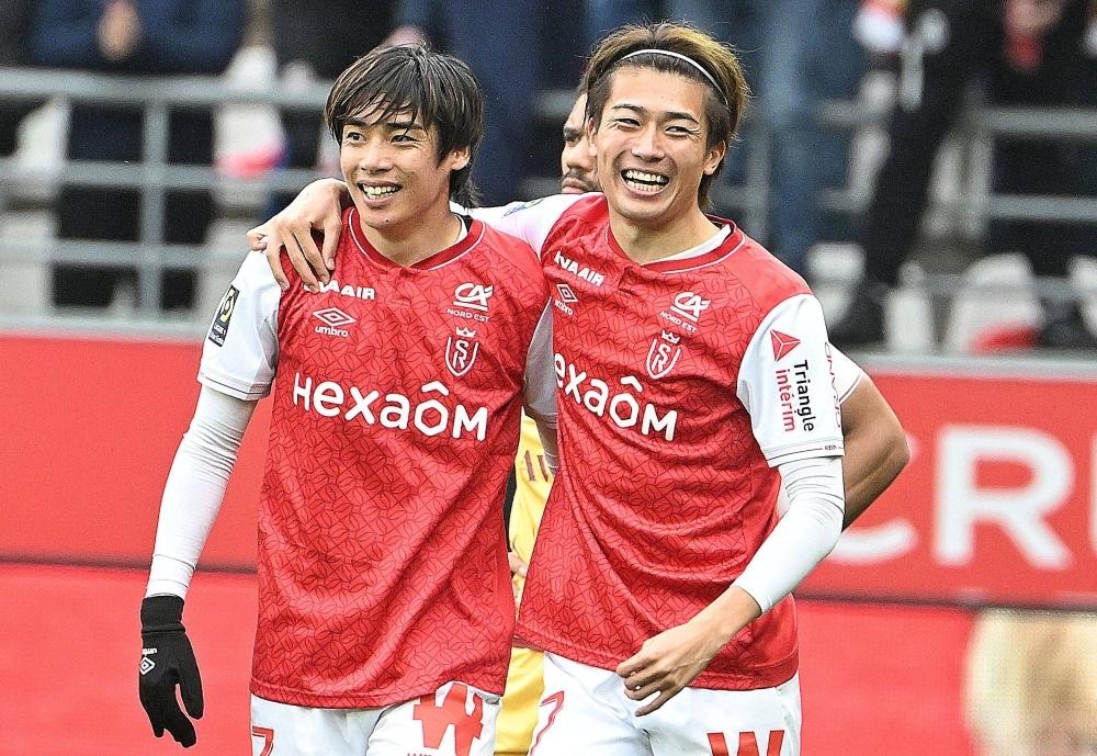 Reims' Junya Ito (left) celebrates with teammate Keito Nakamura after scoring during a Ligue 1 match against FC Metz in Reims, France, on Sunday.